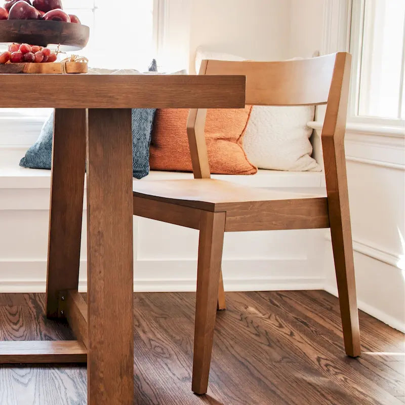 Chaise de salle à manger moderne 4 couleurs en pin massif avec dossier incliné et assise profilée pour 1