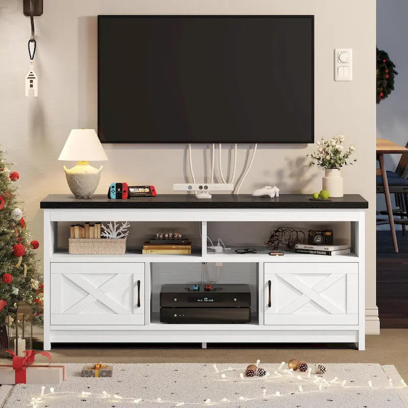 Meuble TV de ferme aspect bois avec portes en X, prise de courant et USB | Convient aux téléviseurs jusqu'à 65 pouces