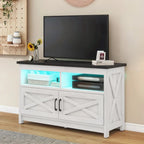 Meuble TV de ferme aspect bois avec portes en X, prise de courant et USB | Convient aux téléviseurs jusqu'à 65 pouces