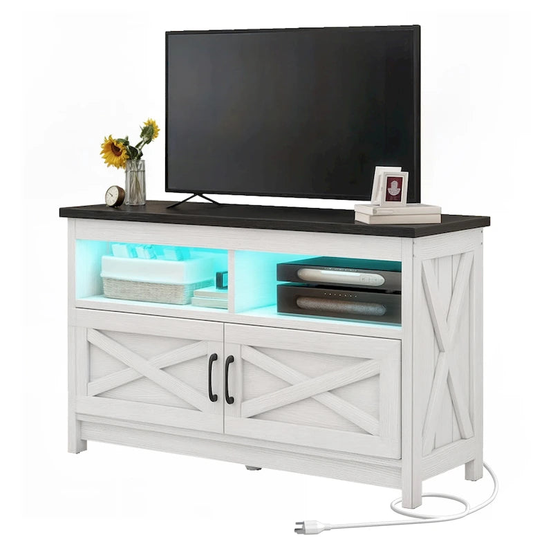 Meuble TV de ferme aspect bois avec portes en X, prise de courant et USB | Convient aux téléviseurs jusqu'à 65 pouces