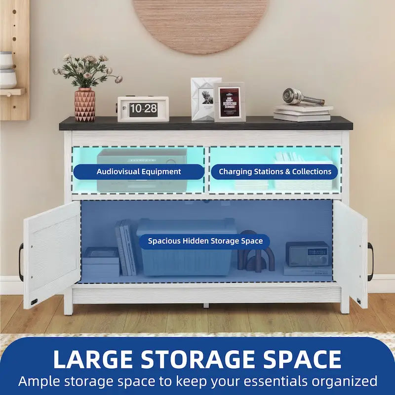 Meuble TV de ferme aspect bois avec portes en X, prise de courant et USB | Convient aux téléviseurs jusqu'à 65 pouces